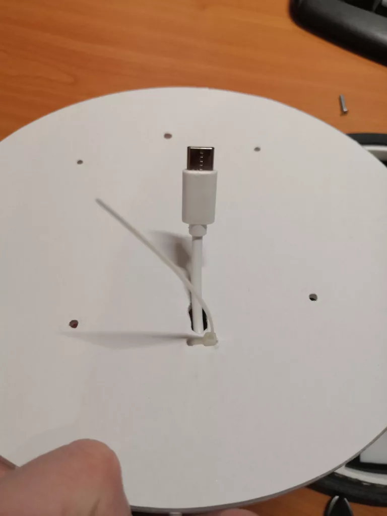 Mounted USB-C cable of RingClock